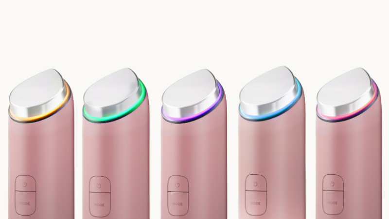 メディキューブ(medicube)の美顔器「ブースタープロ(BOOSTER PRO)」のヘッド部分が5つ並んだ画像。各ヘッドのLEDリングが、オレンジ(Booster)、グリーン(MC)、パープル(EMS)、ブルー(ATS)、レッドの異なる色に点灯し、それぞれのモードを表現している。